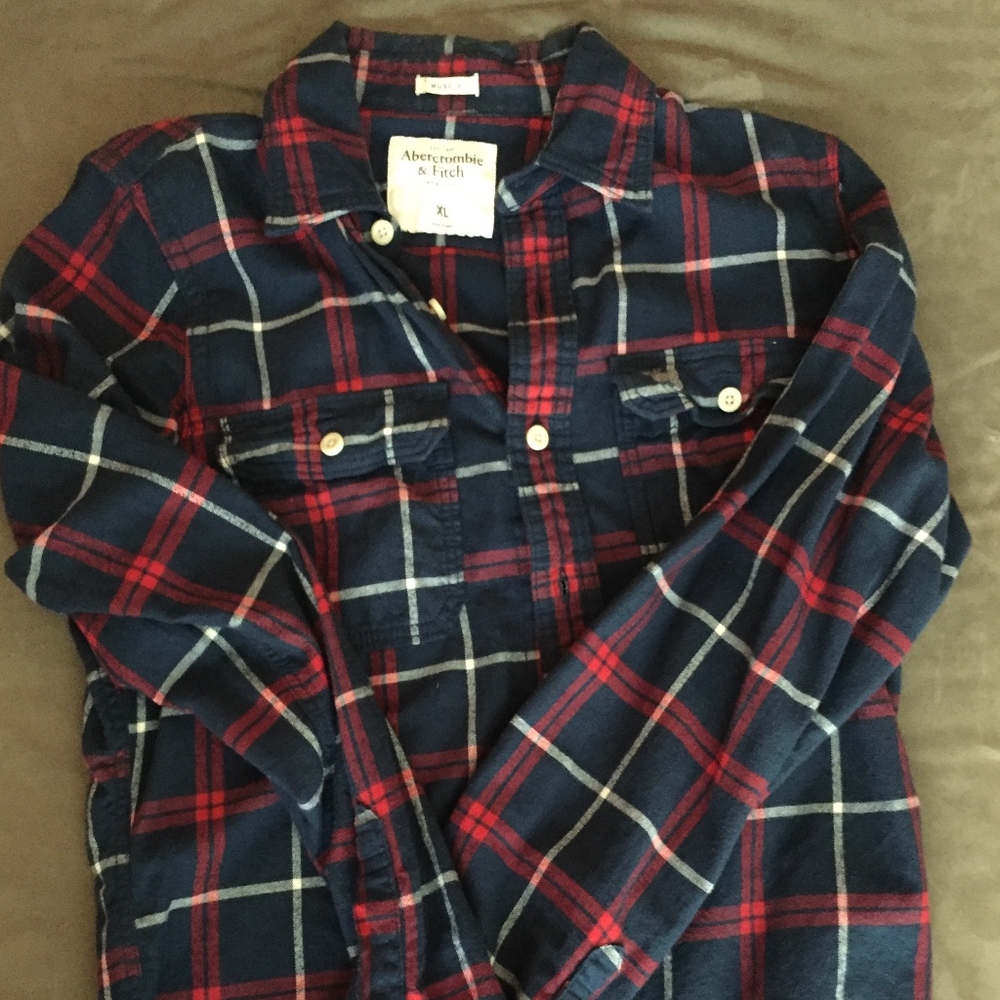 Men's muscle fit flannel button down